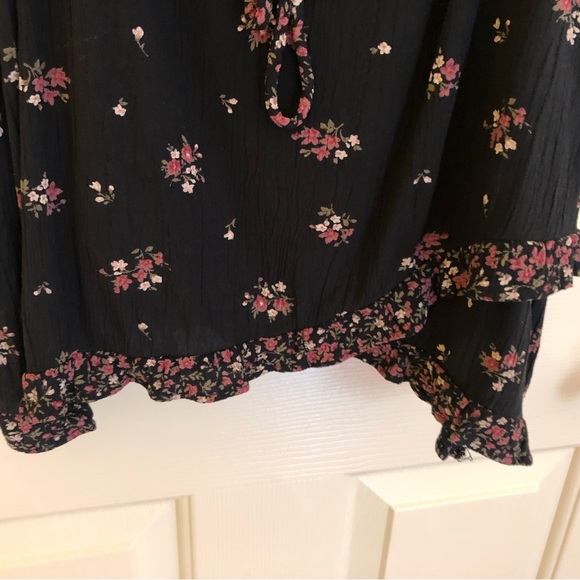 American Eagle Outfitters Black Floral Cami with Asymmetrical Hem  - X-Small - Picture 4 of 4